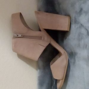 Nice and Super Cute Take Cover Suede Tan in box wore 1X with zipper